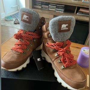 Sorel Kinetic Conquest Boots NIB